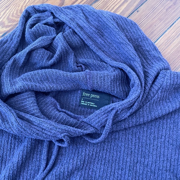 Sweatshirt/Hoodie - Picture 2 of 2